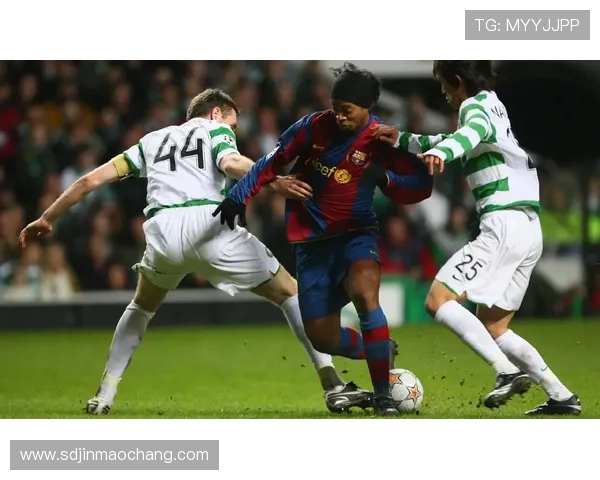 足球明星封神瞬间高清图片集锦展现他们的辉煌与风采